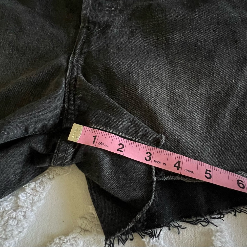 Levi's Wedgie Washed Black Shorts Dark Gray Button Fly Frayed Hem Size 31 - Picture 12 of 13